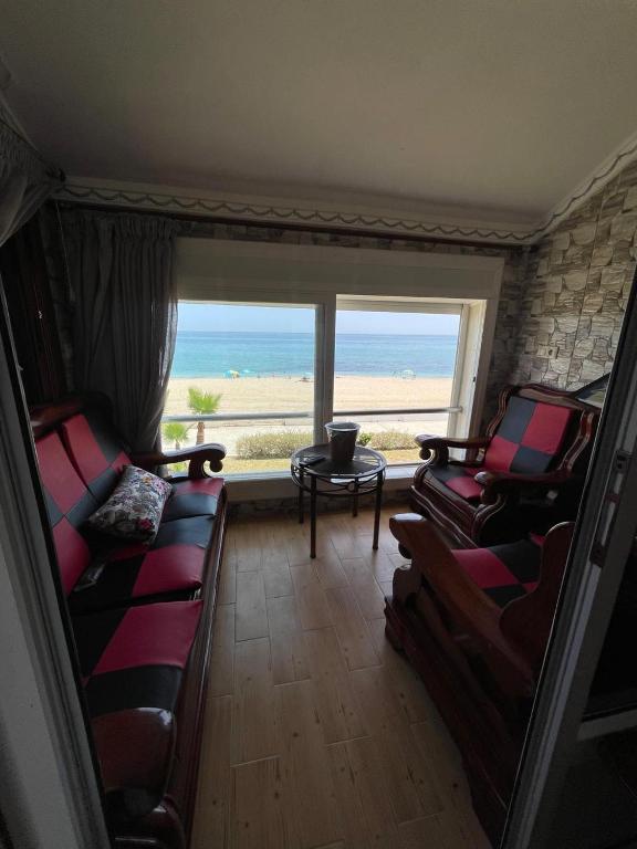 BEACHFRONT VUE SUR MER APPARt, Dar Merah Deriba