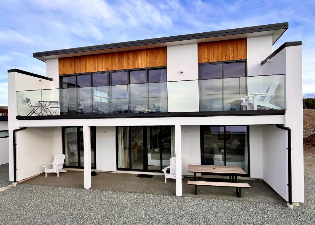 Rabbiters Run - Lake Tekapo, Lake Tekapo