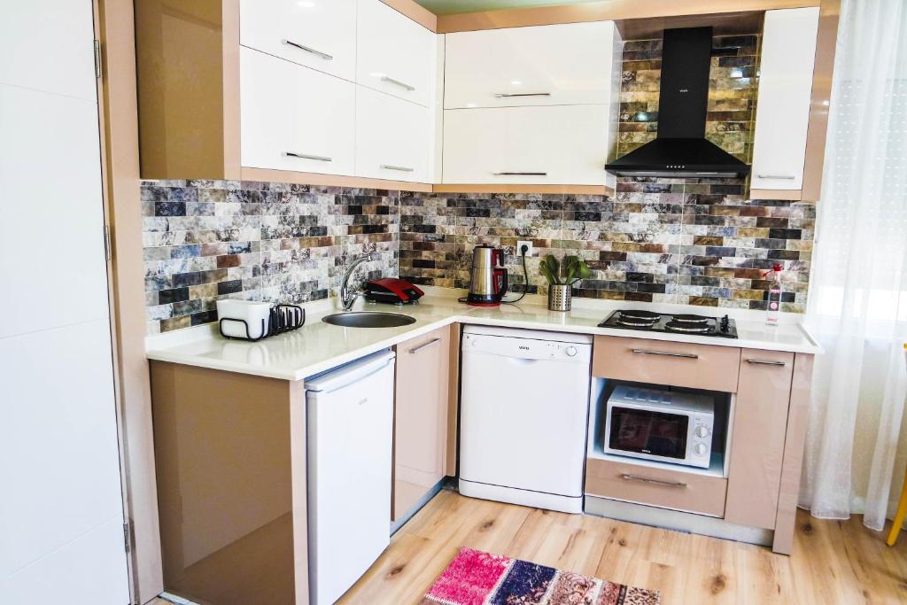 Kitchen, Ale Apartments Hotel in Antalya