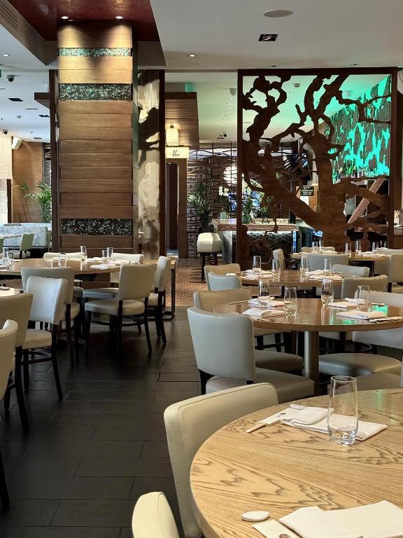 Hotel Dining