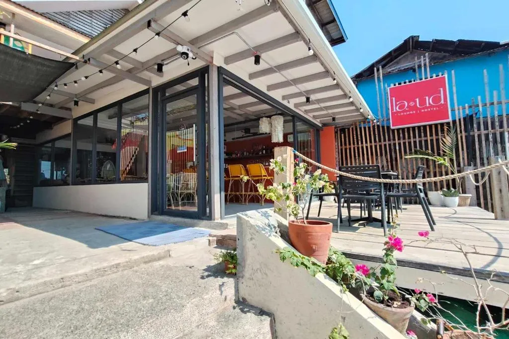 La Ud Lounge and Hostel, hotel in San Juan
