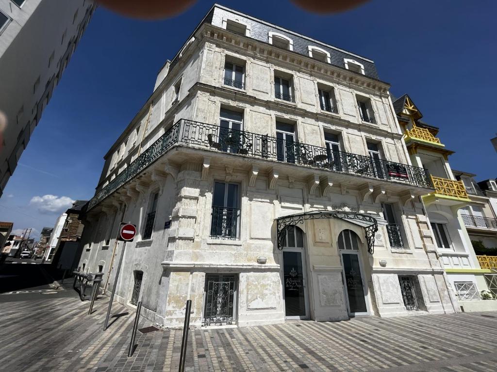 Appartement T2 avec piscine, parking, proche plage et commerces - FR-1-197-536 - 5