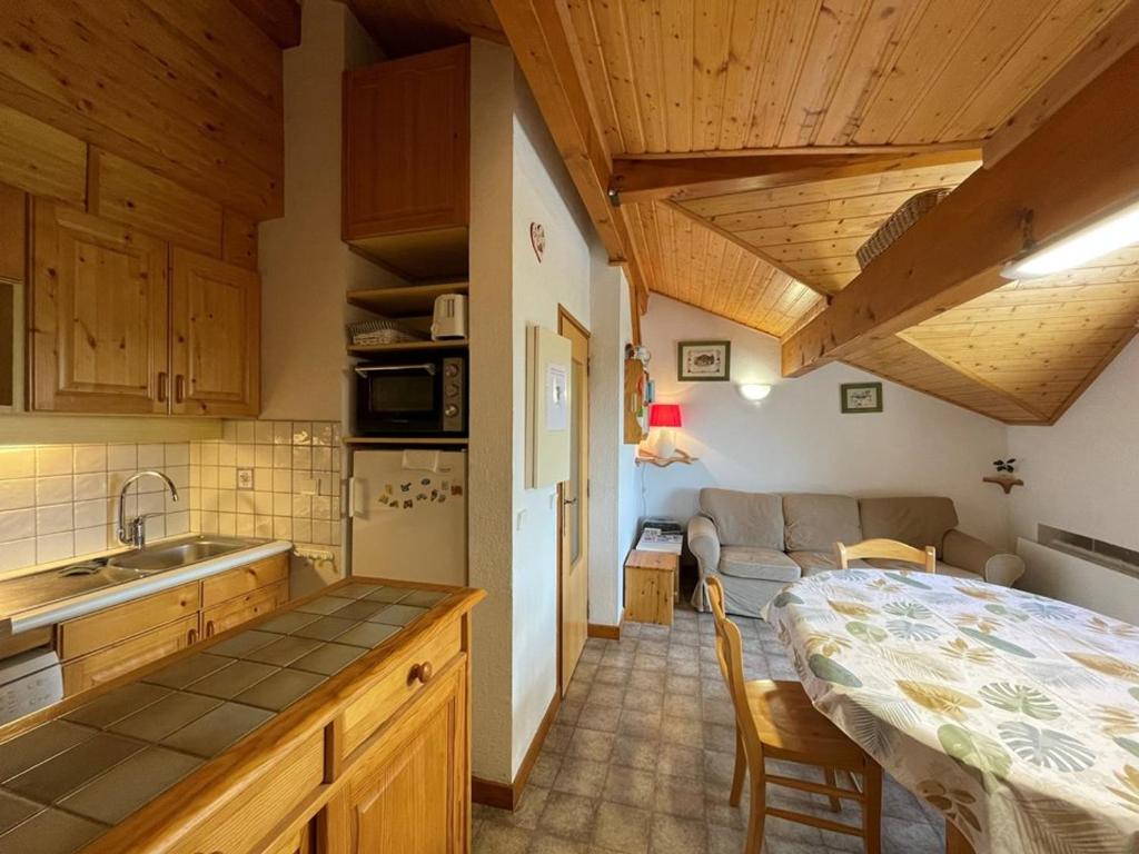 Appartement skis aux pieds, balcon exposé Sud-Ouest, 47 m², 3 pièces + cabine, 6 personnes - FR-1-733-12 - 2