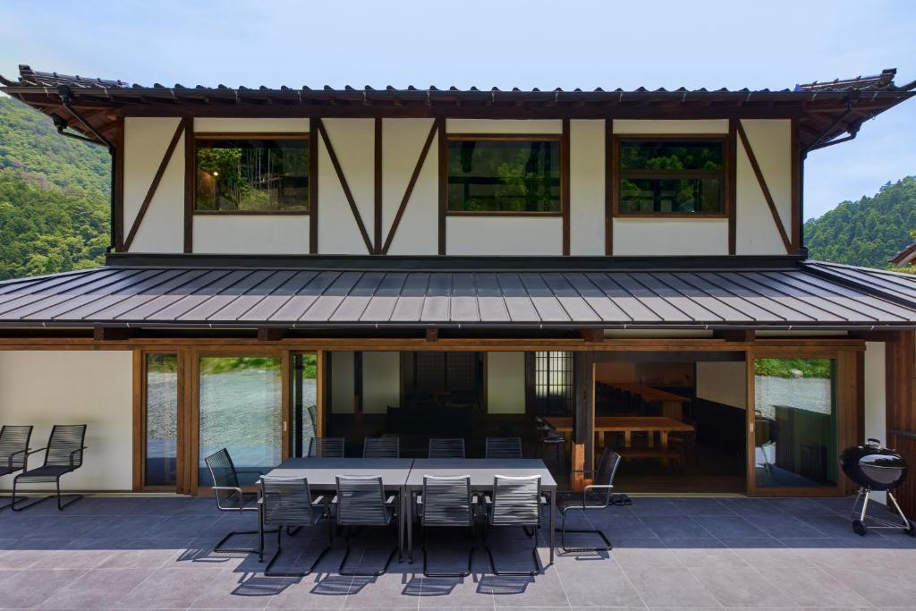 IZA cominca 有田邸, Ōno