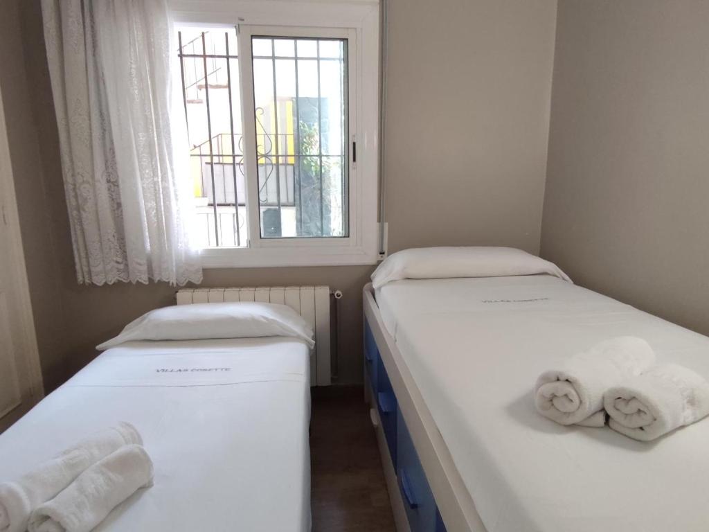 Apartamento con terraza a metros de la playa y zona comercial, ideal familiar - Costa Brava - ES-209-68 - 4