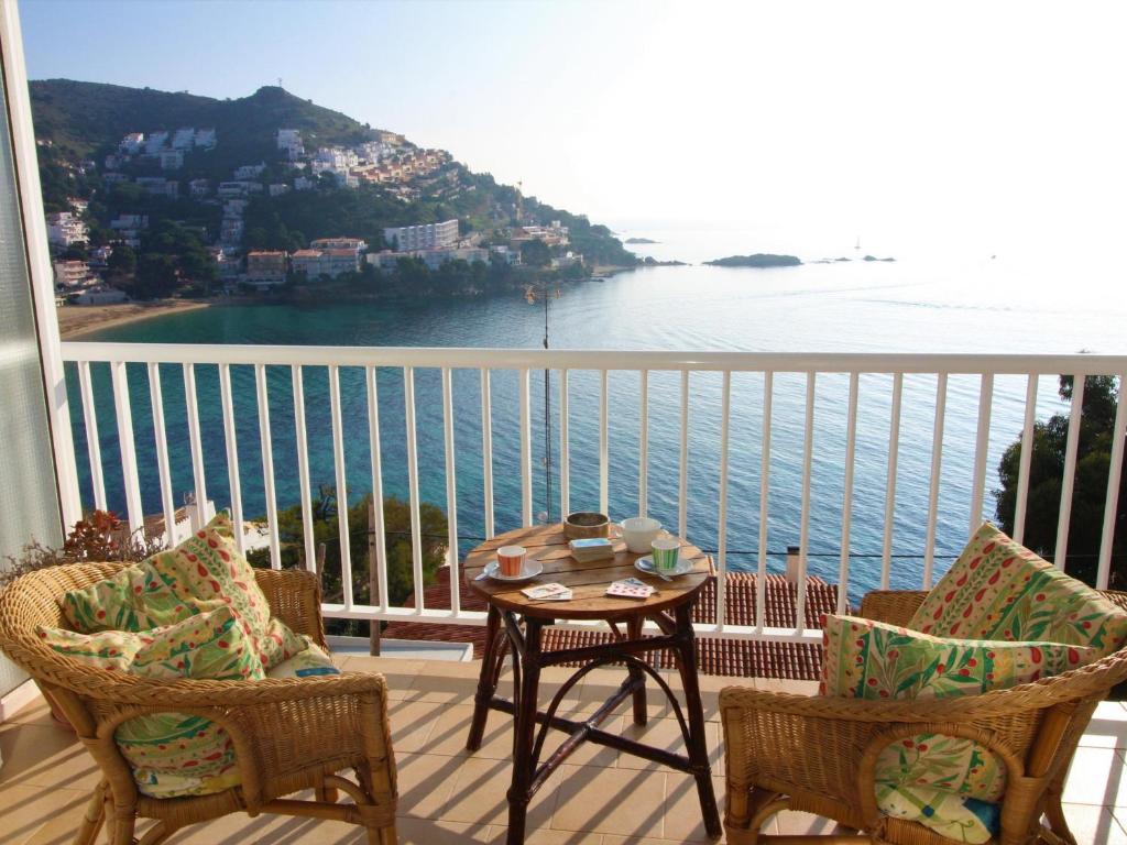 Apartamento frente al mar para 6 en Roses - ES-258-103 - 1