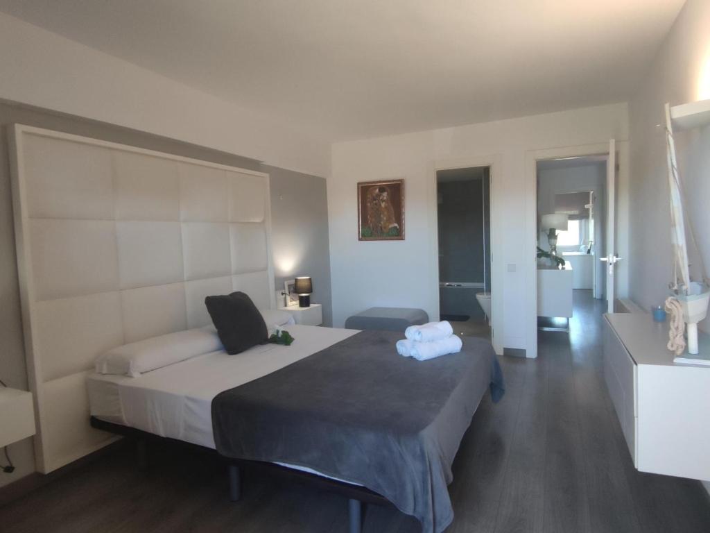 Apartamento Moderno en el Centro de Platja d'Aro - Cerca de la Playa y Parking Incluido - ES-209-54 - 3