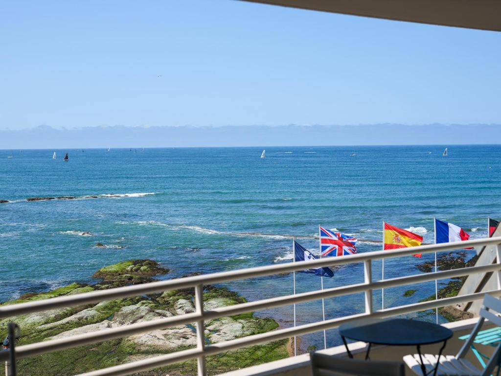 Appartement Face Mer - 2 Chambres, Terrasse, Garage, Wi-Fi - FR-1-197-603 - 1