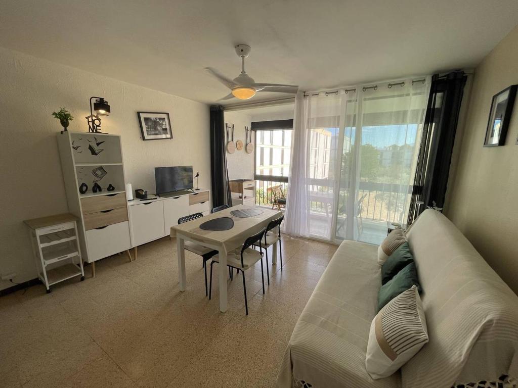 Charmant T2 rénové, 4 couchages, proche plage et port, balcon, parking sécurisé, St-Cyprien - FR-1-106-55 - 2