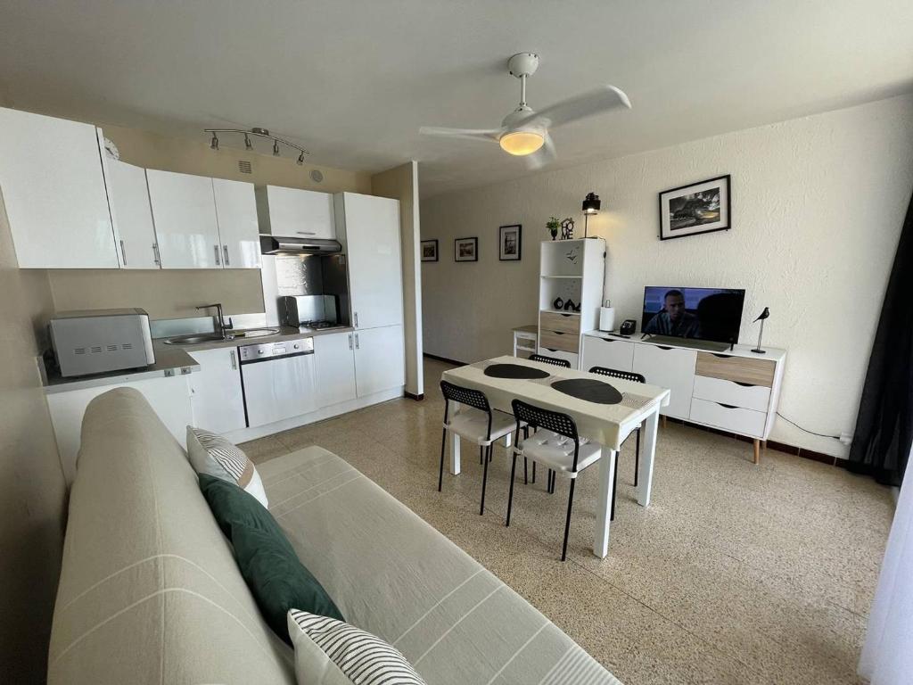 Charmant T2 rénové, 4 couchages, proche plage et port, balcon, parking sécurisé, St-Cyprien - FR-1-106-55 - 4