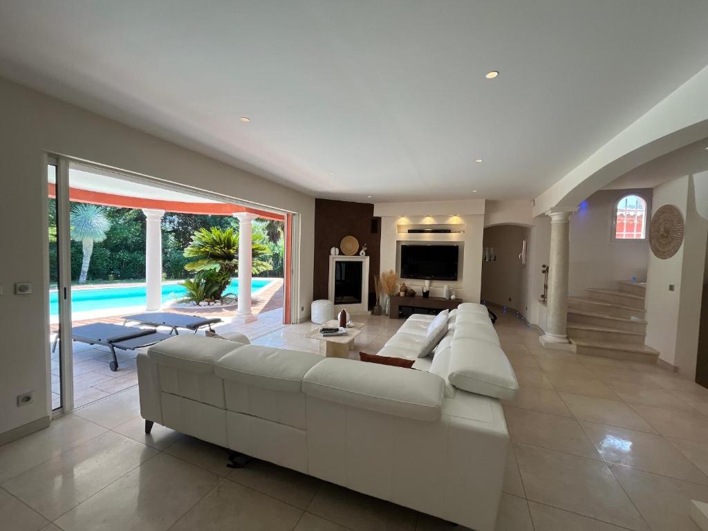 Superbe villa avec piscine privée à Fréjus - FR-1-466A-56 - 3
