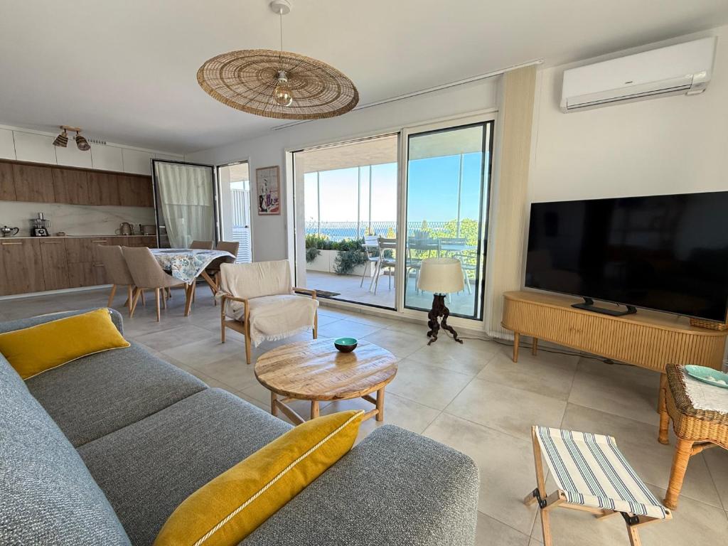 Élégant T2 avec terrasse à Sète, parking sécurisé - FR-1-338-627, Sète