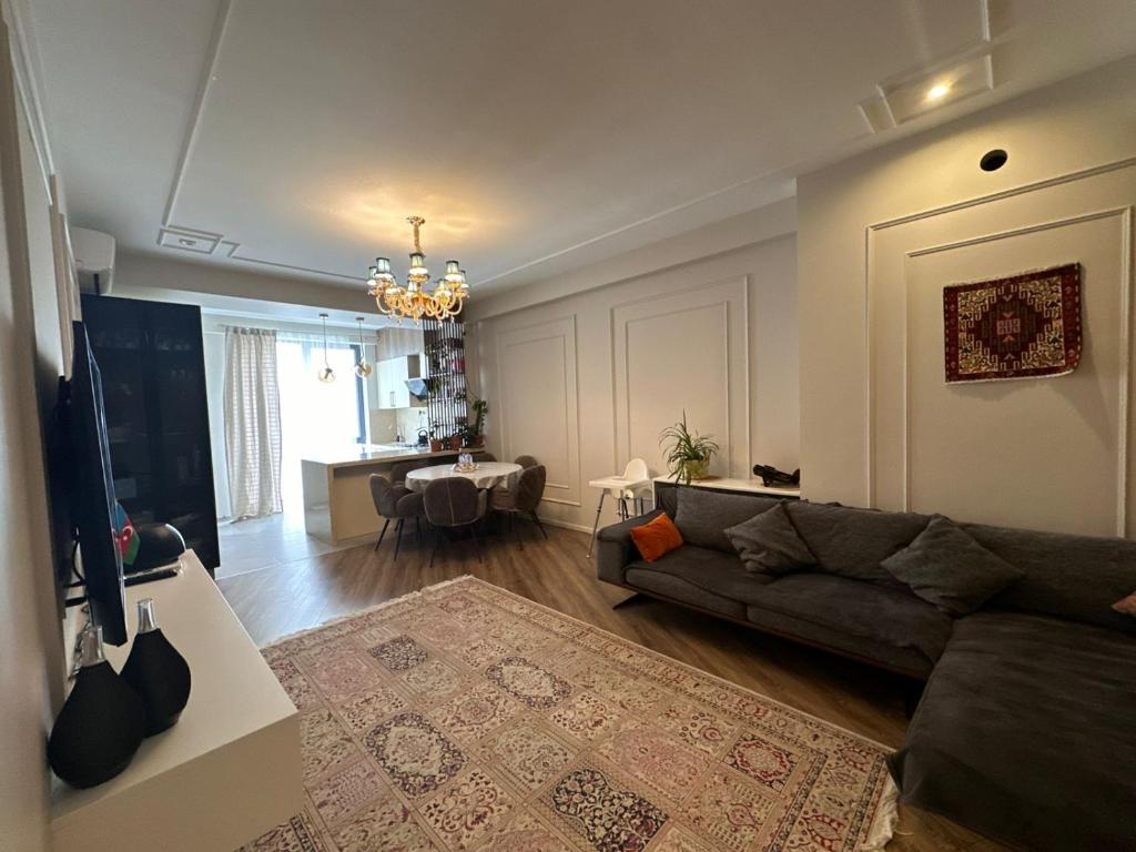 Modern 3-Room Apartment Located in City Center, Baku