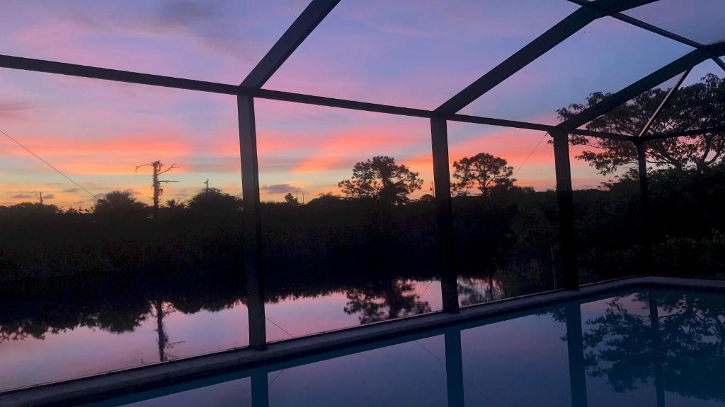 Phoenix quite Area Pool and great water few, Cape Coral