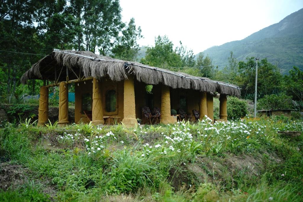 The Misty Mudhouse, Marayoor