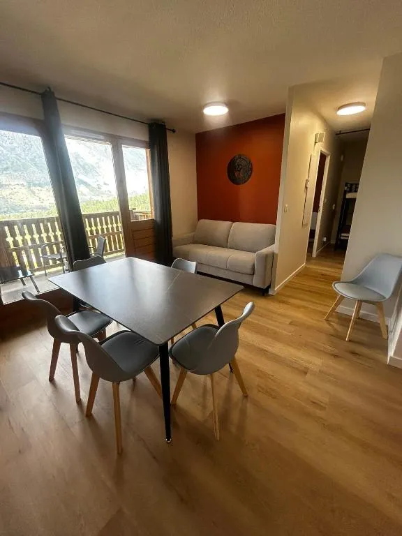 Appartement T2 Superdévoluy - Les Chaumettes, hotel in Le Dévoluy