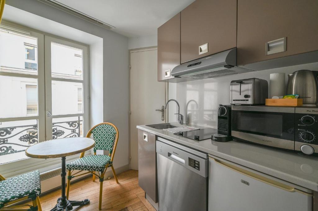 French typical apartment (opéra 5D) - 4
