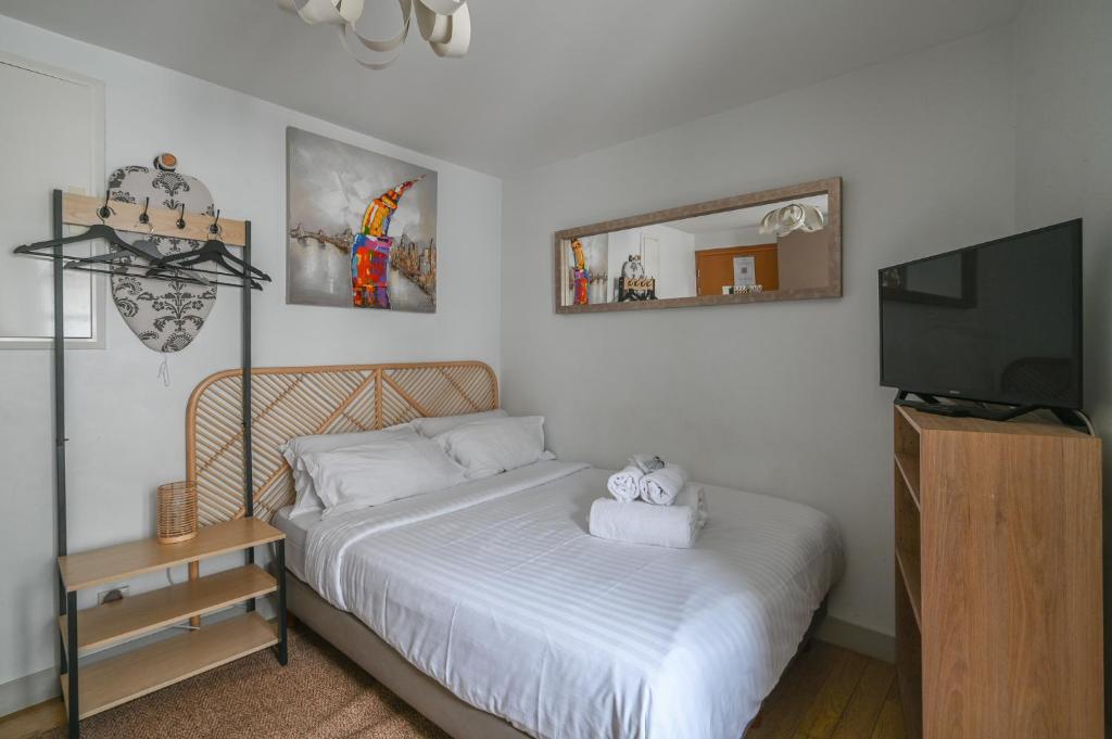 French typical apartment (opéra 5D) - 3