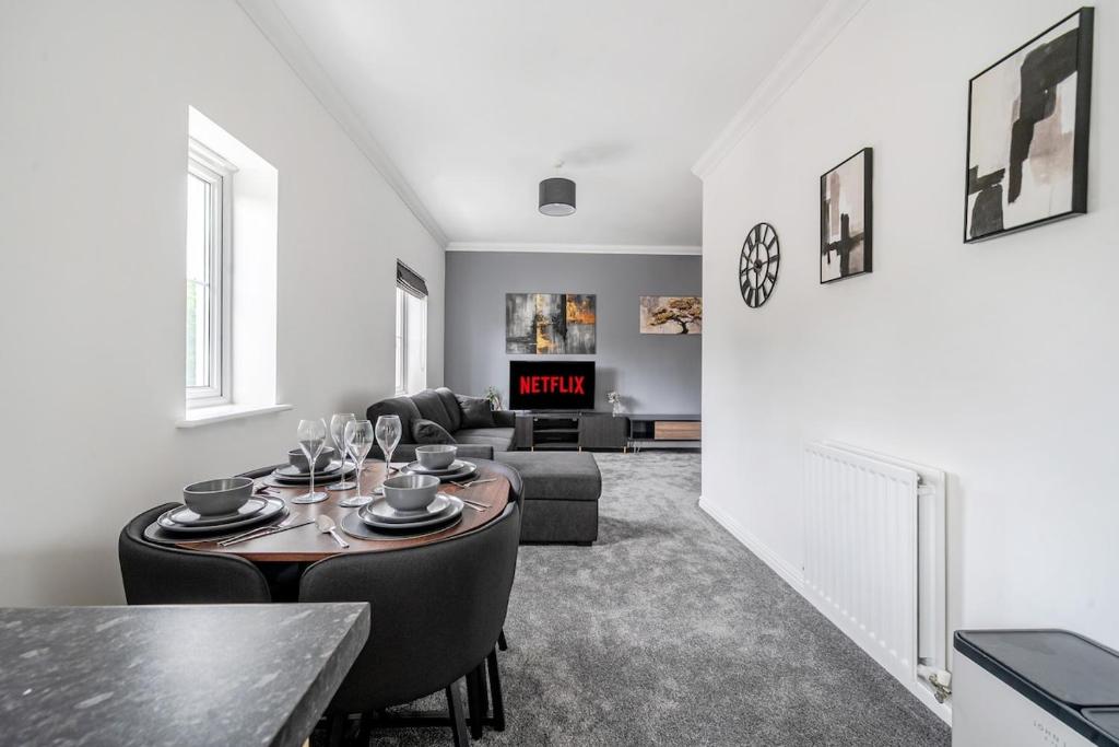 MODERN 2 BED APARTMENT LOCATED CHINEHAM BUSINESS PARK with FREE PARKING, WIFI, NETFLIX BY AI ESTATE GROUP, Basingstoke