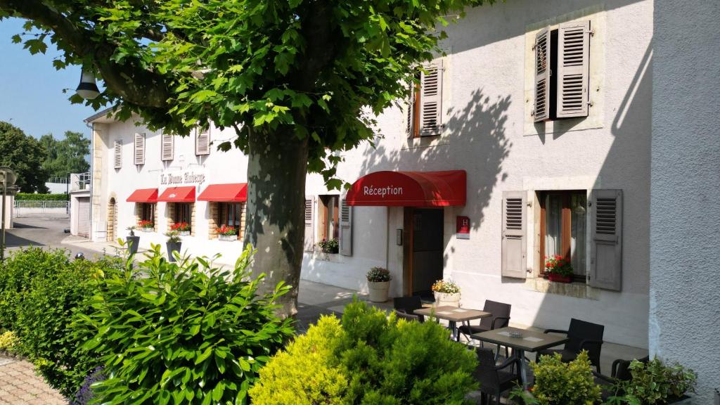 Exterior view, La Bonne Auberge in Segny