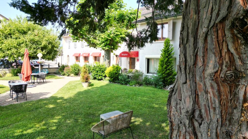 Exterior view, La Bonne Auberge in Segny