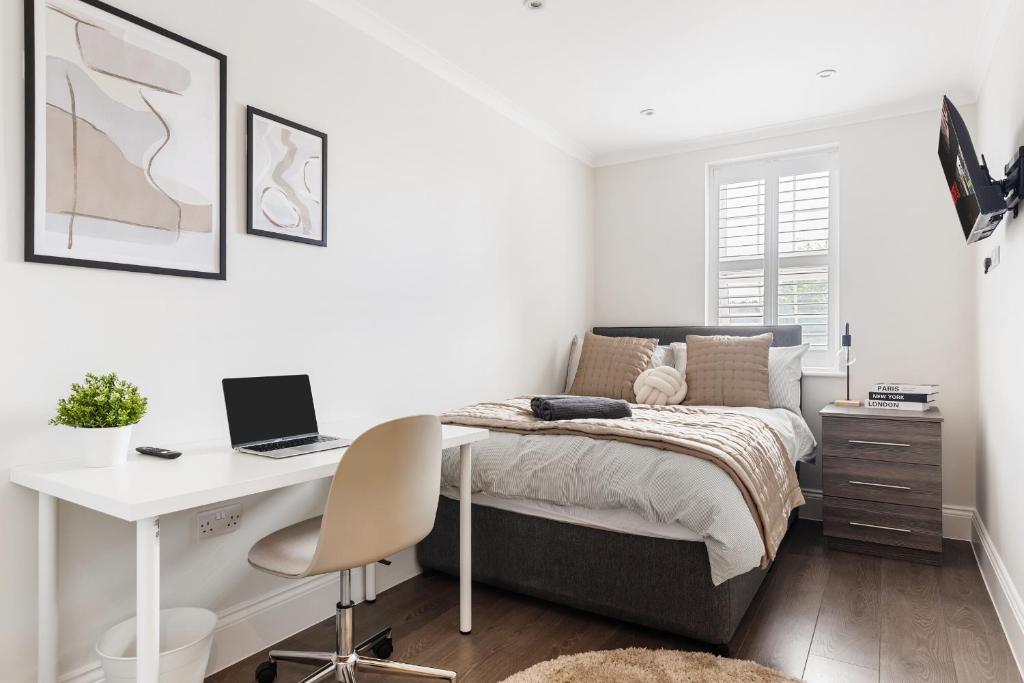 Mallside Meadows - Hot Tub, Games Room, Garden, New Southgate