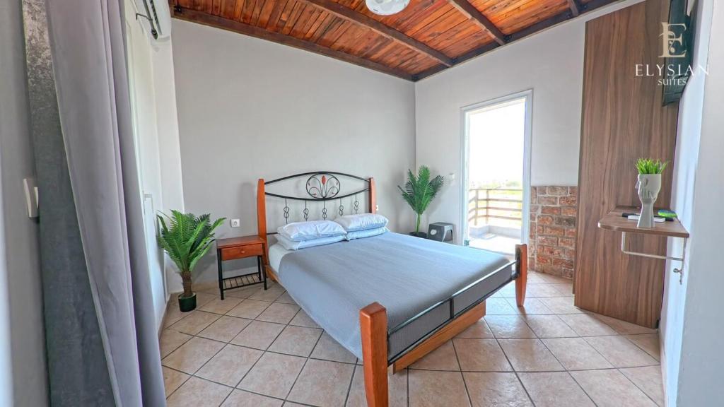 Suite 2nd Floor & Rooftop 5, Flogita