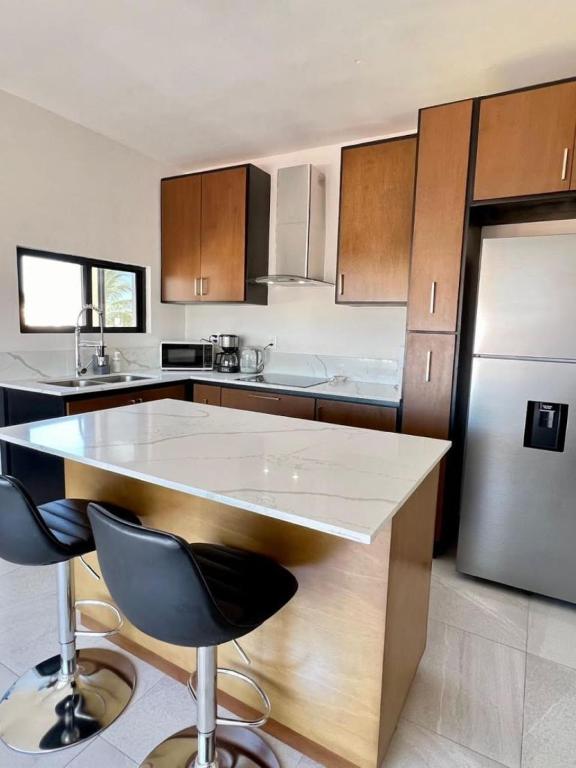 Las Hadas: City Condo with Pool - 4