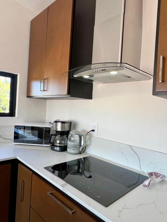 Las Hadas: City Condo with Pool - 5