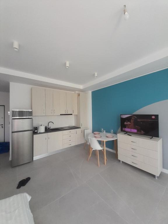 AXXIS White Studio, Mamaia