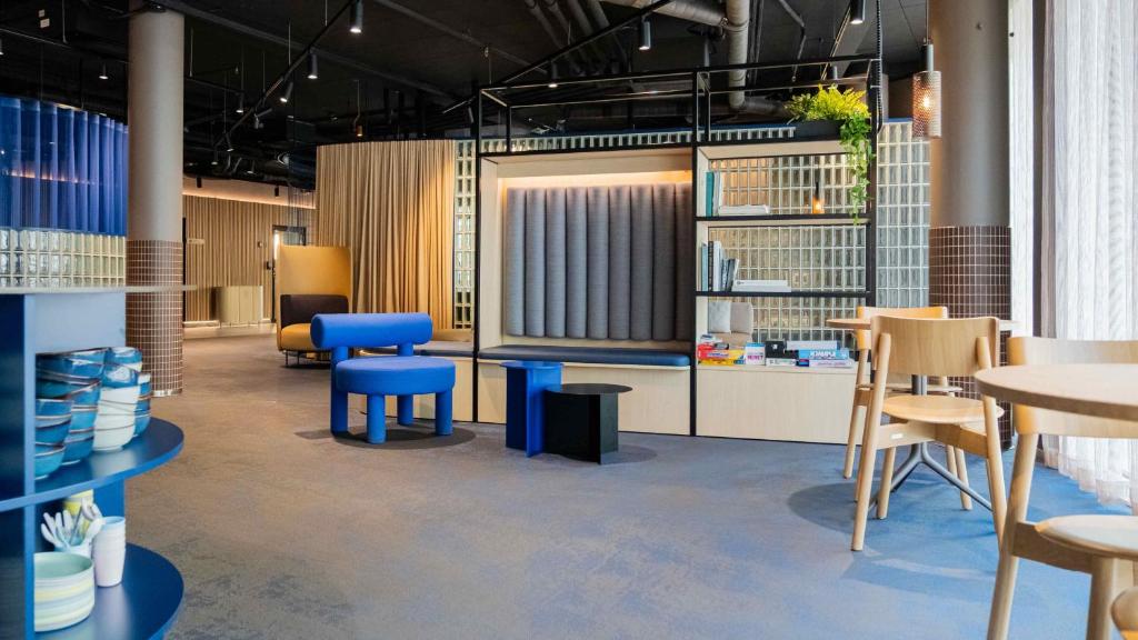 Shared lounge/TV area