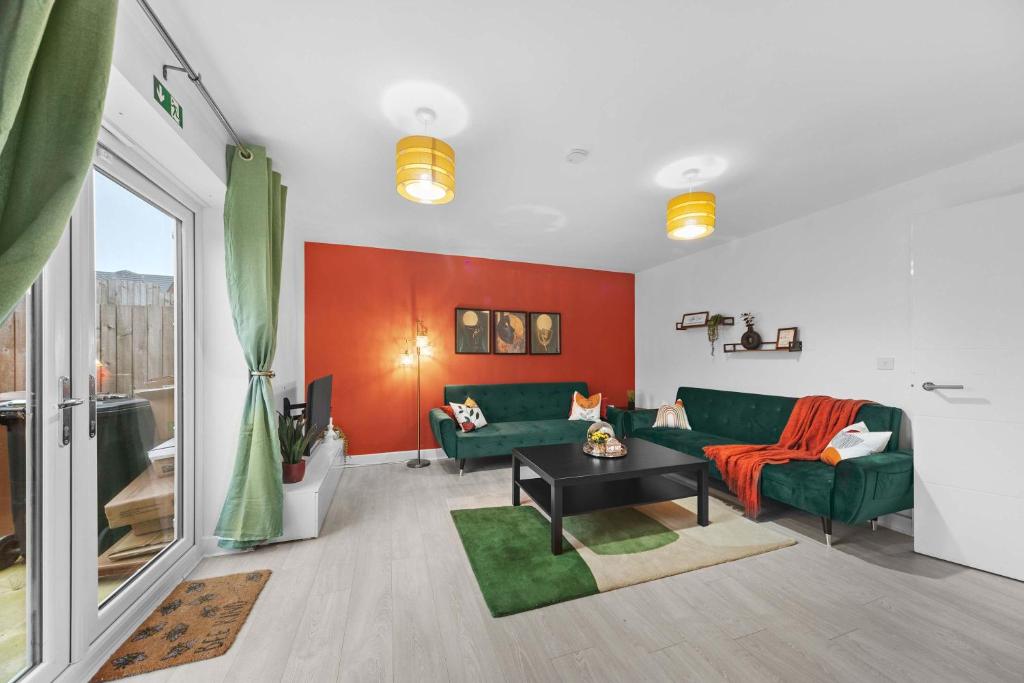 Contractor & Family Friendly 4-BR House - Leads, Cross Gates