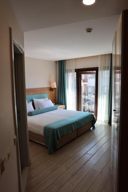 Deluxe Tweepersoonskamer met Zijdelings Uitzicht op Zee