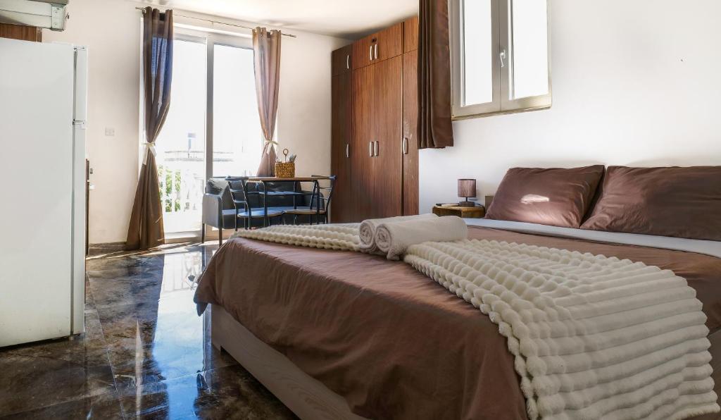 Mediterranean Escape, Saint Julianʼs