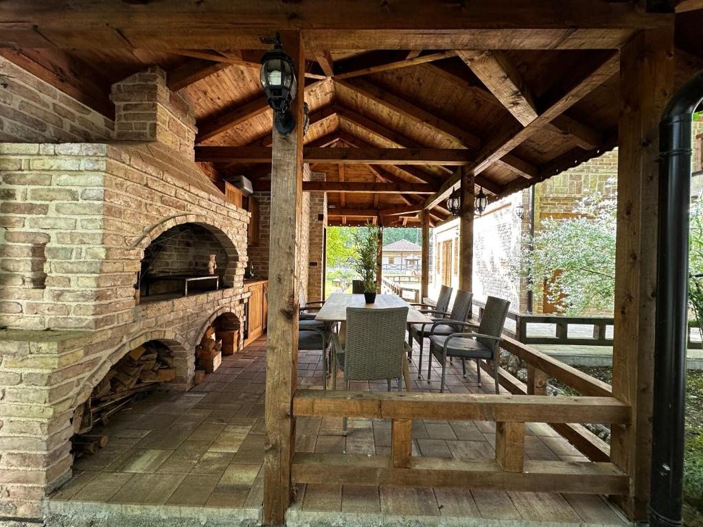 Villa with private lake - 3