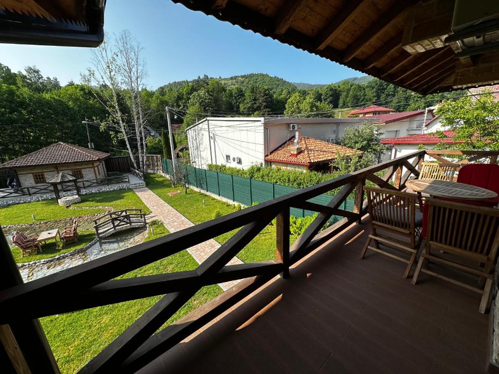 Villa with private lake - 5