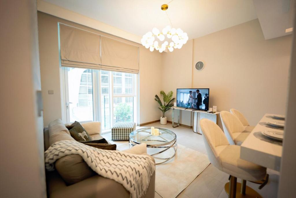 Stylish and Charming 1BR in Urban Oasis by Missoni, Dubaï