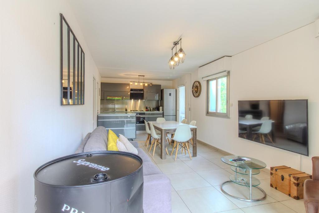 DELMAS 3 Appartement 3 Chambres Spacieux avec Grande Terrasse - 2