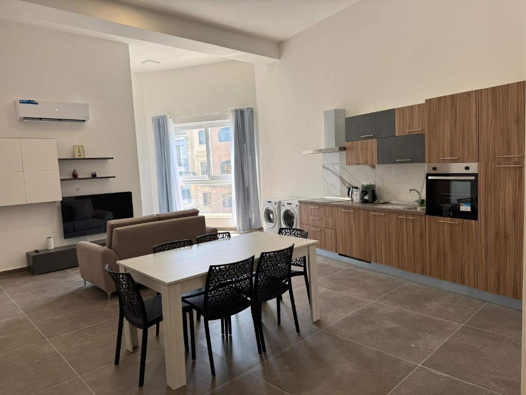 New Modern and Spacious 2B - by HostMT, Taʼ Penza