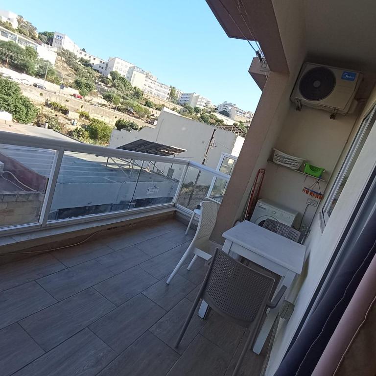 Duplex Spinola, Saint Julianʼs