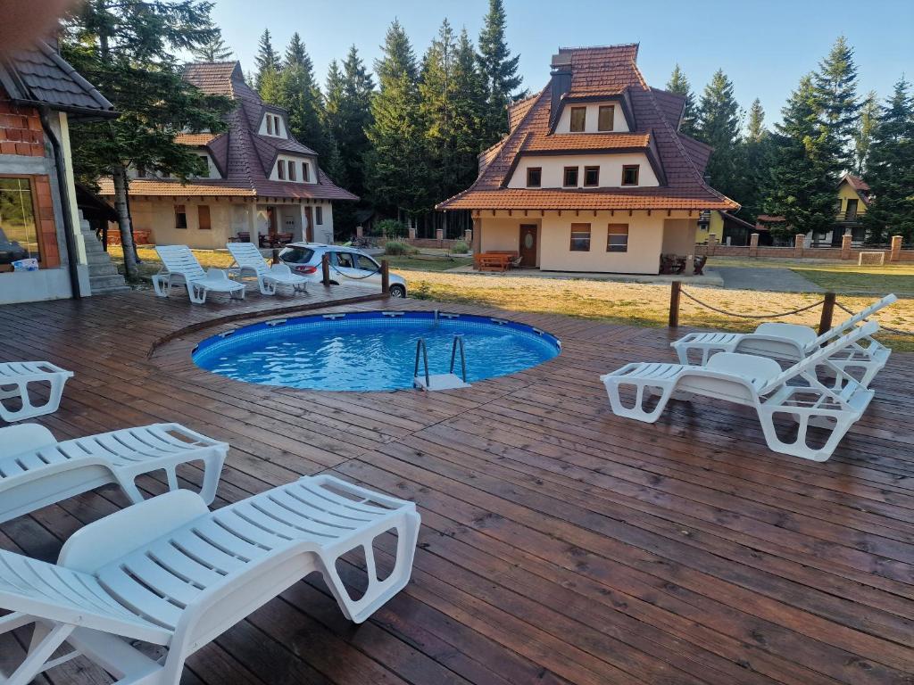 Vila Tri Srca, Beserovina