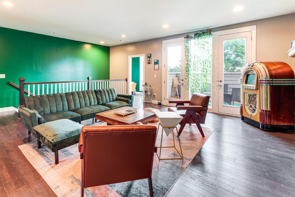 Pet-Friendly Abode with Balcony in East Nashville!, Nashville