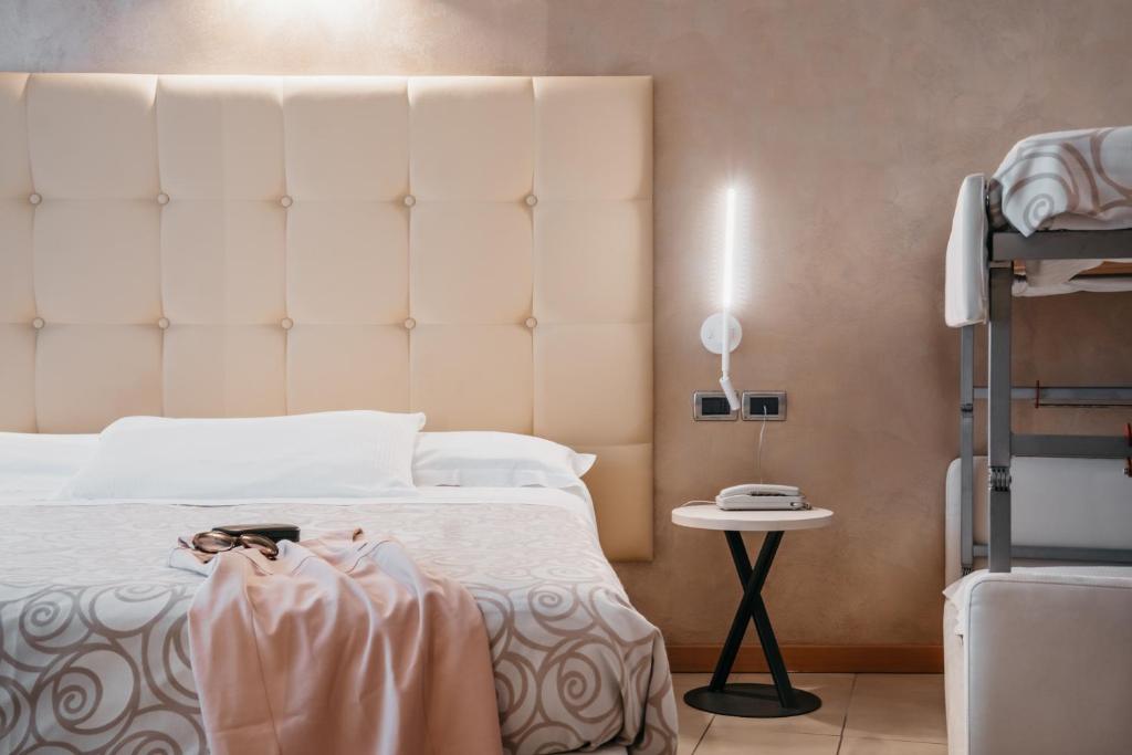 Hotel Tropical — Hotel rooms in Jesolo, Veneto