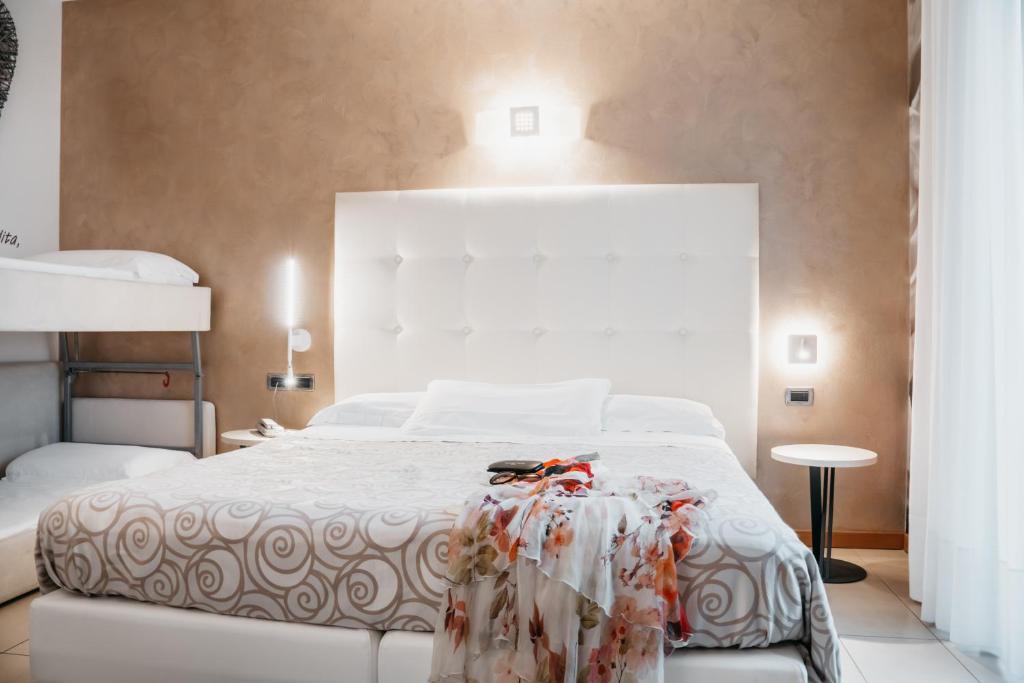 Hotel Tropical — Hotel rooms in Jesolo, Veneto