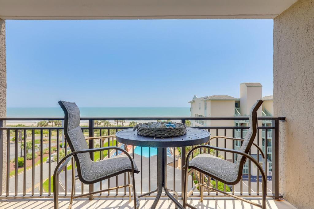 Ocean View! Steps to Beach, Pool, Sauna and Hot Tub!, Myrtle Beach