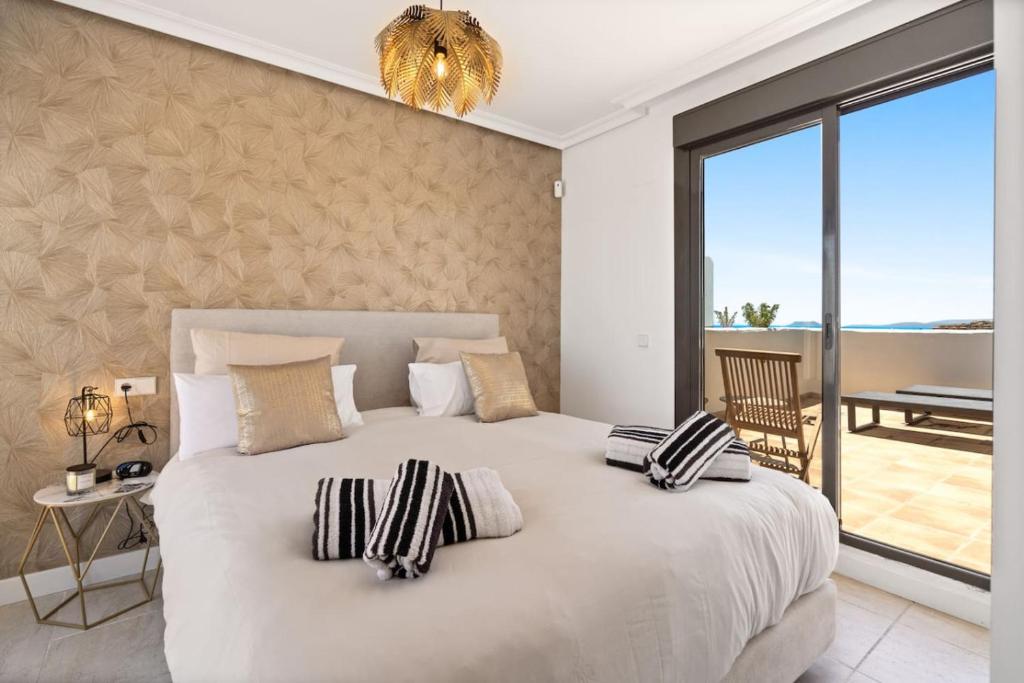 Sea View Apartment with Private Jacuzzi - Sunset Golf, Estepona - 3