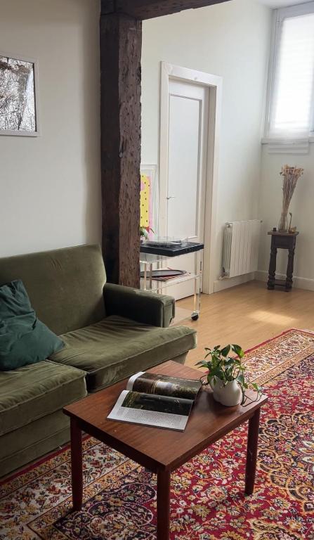 A lived-in apartment with soul, Santander