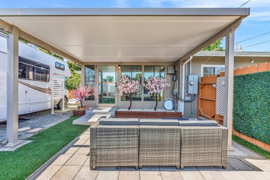 Private Studio - Work-Ready, Rodeo