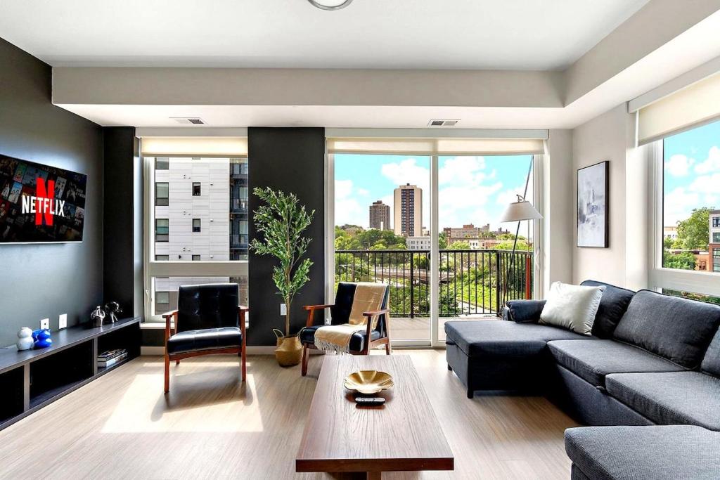 Spacious & Stylish 2bedroom Condo In Downtown Minneapolis, Minutes From Minneapolis Convention Center & US Bank Arena, Minneapolis