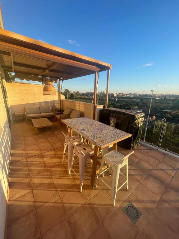 Mountains, the Sea and Orange Fields - Calm Retreat with Scenic Balcony, Canet de Berenguer